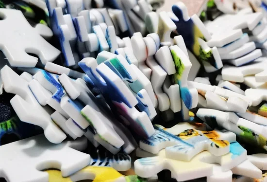  Пластиковый пазл из 1000 деталей оптом с настраиваемыми узорами, размерами и количеством деталей для игрушечных подарков для взрослых и детей.  Физическое изображение